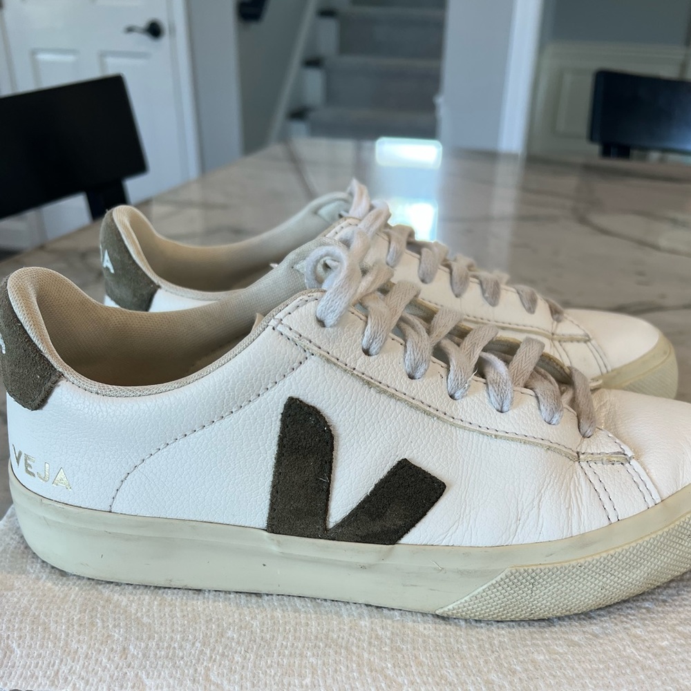Women Veja, Size 7, Olive green V